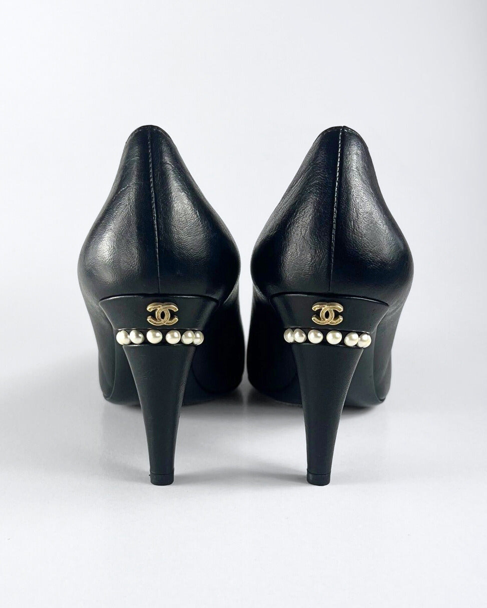 Chanel Black Leather Pearl Embellished Pointed Toe Pumps (EU 38.5)