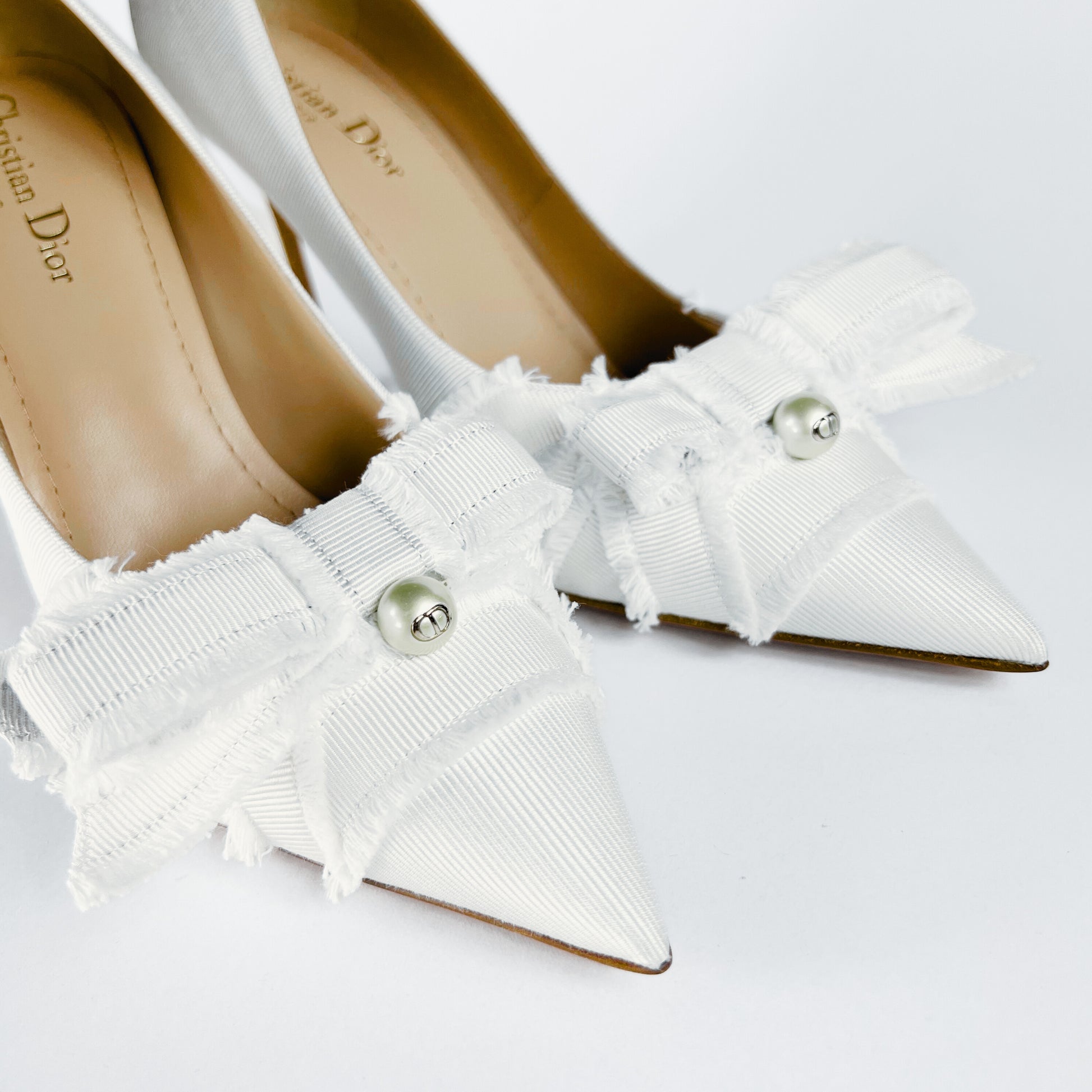 Dior Adiorable White Fringed Pumps with Pearl (EU 39)