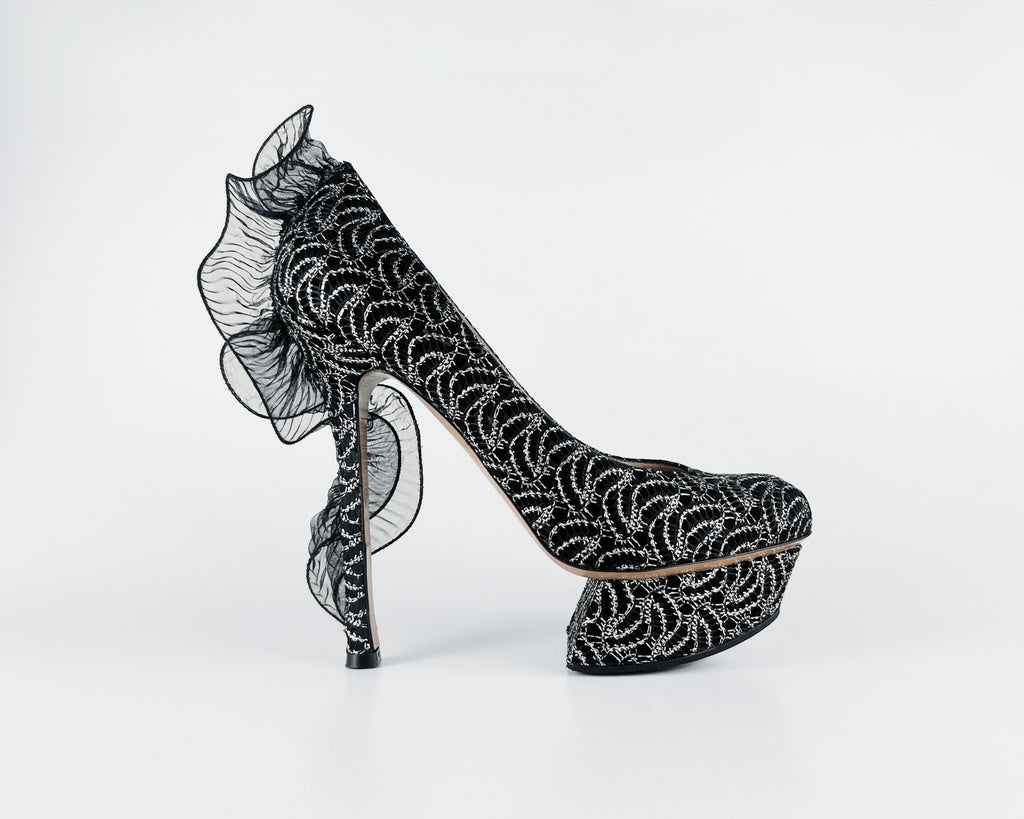 Nicholas Kirkwood Black Metallic Ruffle Trimmed Platform Pumps (EU 38.5)